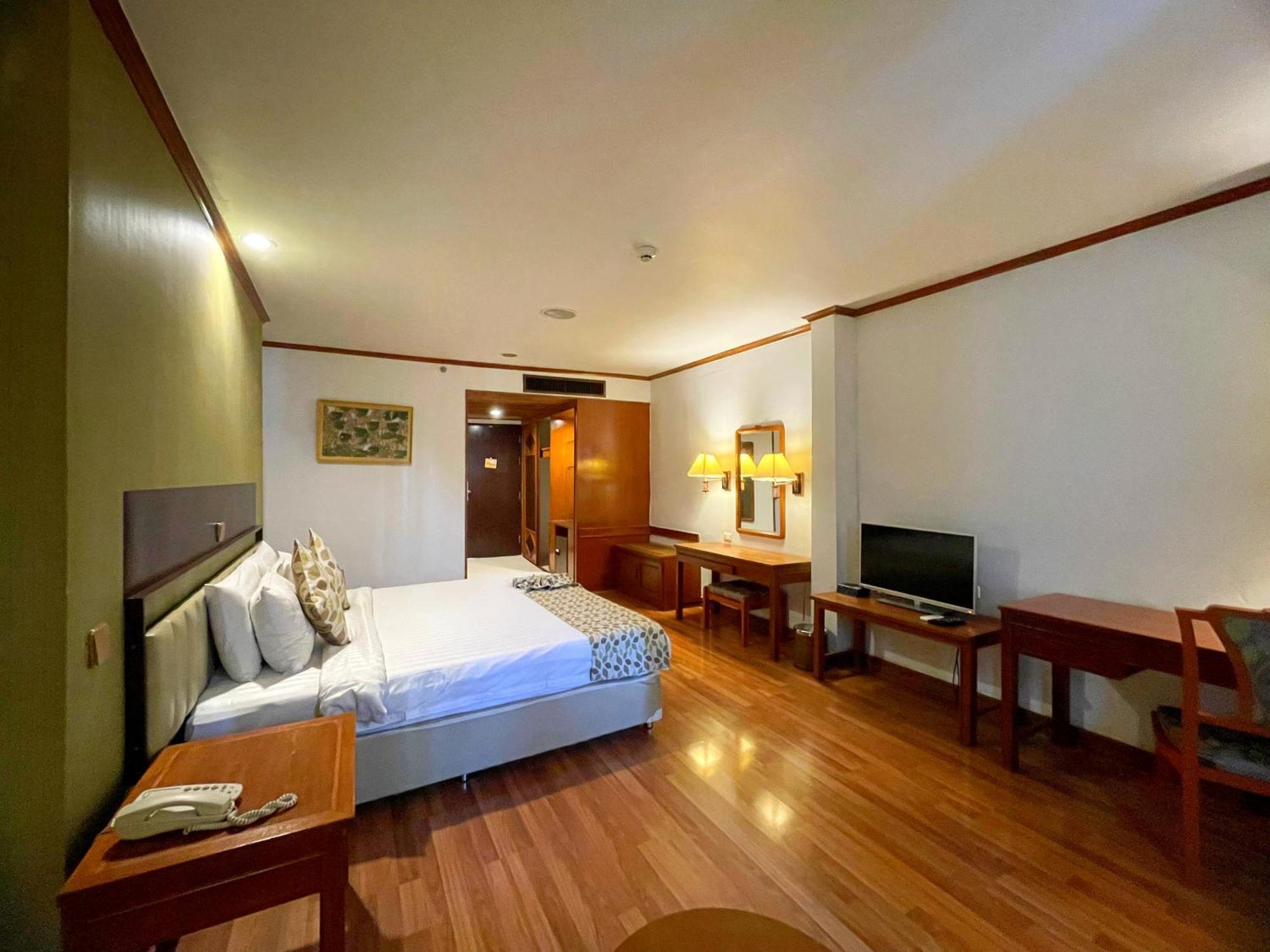 Deluxe King Room